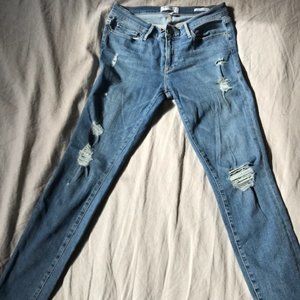 Frame very distressed jeans